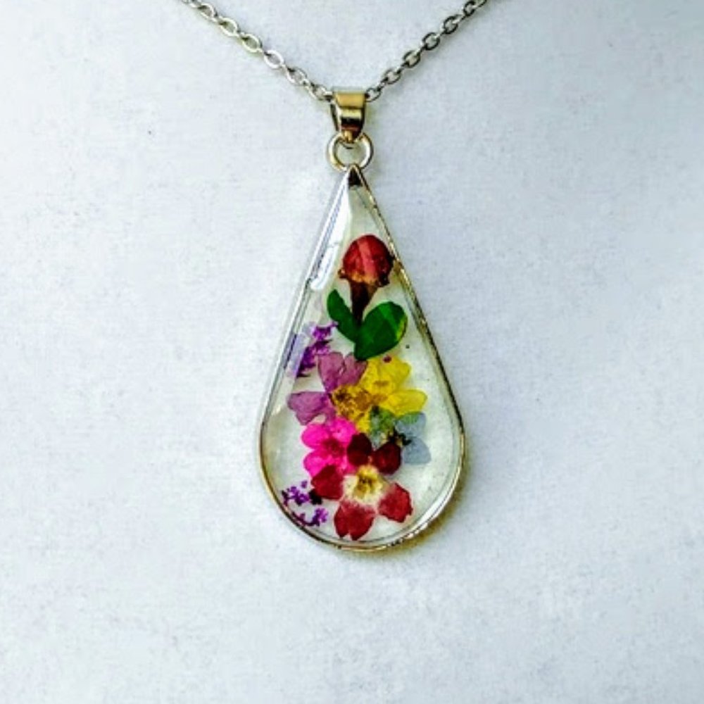 Pressed Flower Necklace - Picture 6 of 6